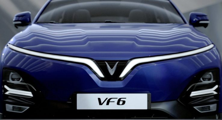 dải đèn LED tạo hình cánh chim đặc trưng của VinFast